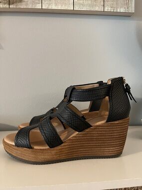 Dr. Scholl’s “Long Island” Black Wedge Sandals Textured Straps
